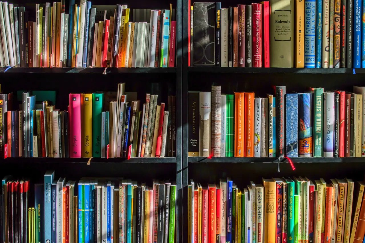 Top 10 Artificial Intelligence Books 2025 blog-card-image